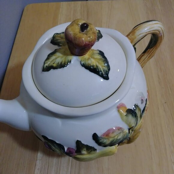 BICO China Harvest Fruit Berries Leaves Fall Ceramic Teapot - Picture 10 of 10